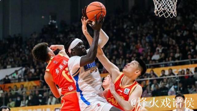 俱乐部杯-吕俊虎15分青岛不敌首钢 杰曼19分